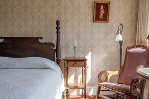 Martine Inn