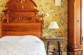 Martine Inn