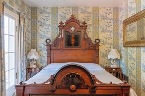 Martine Inn