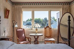 Martine Inn