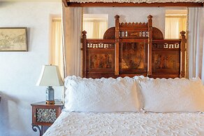 Martine Inn