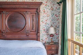 Martine Inn