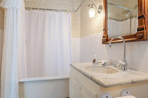 Martine Inn