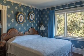 Martine Inn