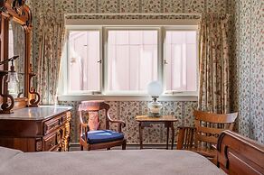 Martine Inn