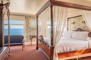 Martine Inn
