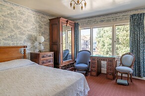 Martine Inn