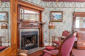 Martine Inn