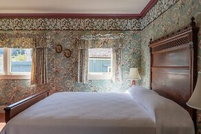 Martine Inn