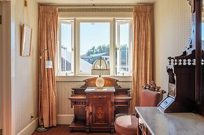 Martine Inn