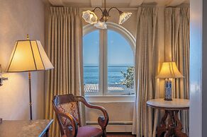 Martine Inn