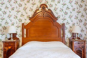 Martine Inn