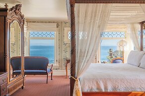 Martine Inn