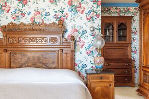 Martine Inn