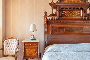 Martine Inn
