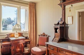 Martine Inn