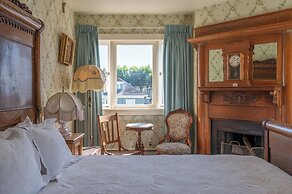 Martine Inn