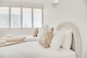 Viscount on the Beach