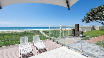 Viscount on the Beach