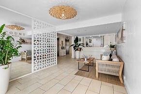 Viscount on the Beach