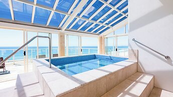 Viscount on the Beach