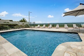 Viscount on the Beach