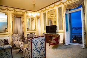 Le Metropole Luxury Heritage Hotel Since 1902 by Paradise Inn Group