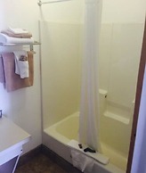 Whispering Sands Motel