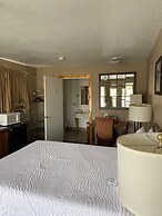 Whispering Sands Motel