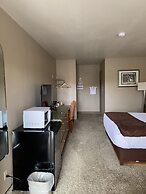 Whispering Sands Motel