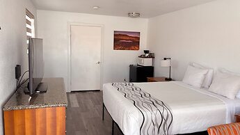 Whispering Sands Motel