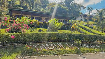 Tabulia Tree Hotel and Villas