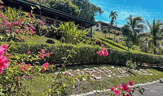 Tabulia Tree Hotel and Villas