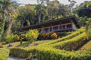 Tabulia Tree Hotel and Villas