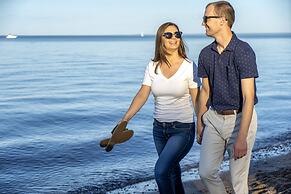 Park Point Marina Inn