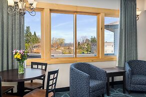 Park Point Marina Inn