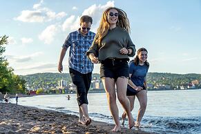 Park Point Marina Inn