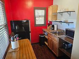 Holiday Haus Motel