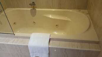 Beaconlea Tower Apartments