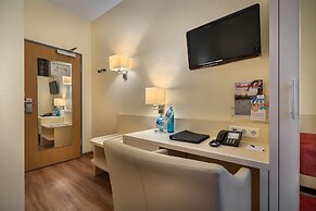 Garner Hotel Hamburg Wandsbek Marktplatz by IHG