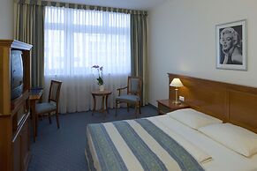 Hollywood Media Hotel