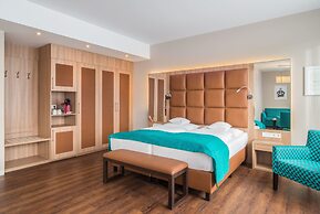 Hollywood Media Hotel