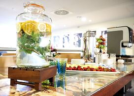 Hollywood Media Hotel