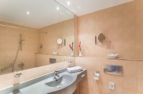 Hollywood Media Hotel