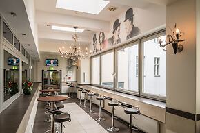 Hollywood Media Hotel