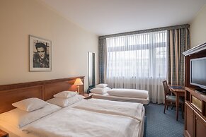 Hollywood Media Hotel