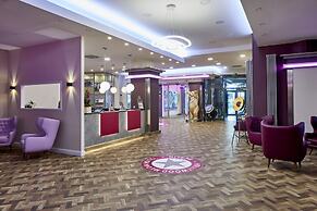 Hollywood Media Hotel