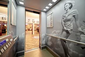 Hollywood Media Hotel