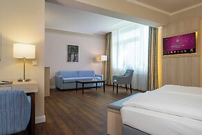 Hollywood Media Hotel