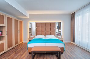 Hollywood Media Hotel